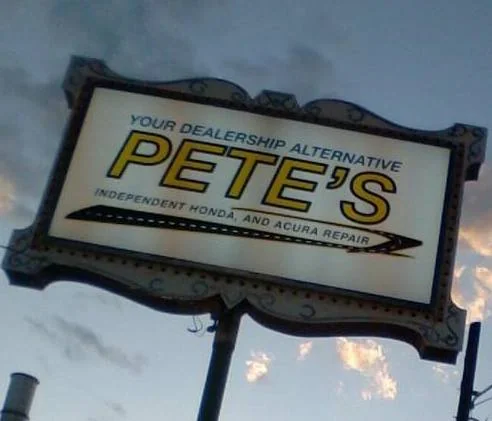 Pete’s illuminated sign on East Sprague